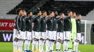 Der spielplan 2021 der deutschen fußball nationalmannschaft ist geprägt von der em 2021 endrunde und der wm 2022 qualifikation. Deutschland Spanien Dfb Spieler Bei Hymne Mit Abstand