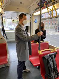 Das führt er auch darauf zurück, dass es ein sehr niederschwelliges angebot sei. Wolfgang Mueckstein On Twitter Mit Den Wienerlinien Auf Dem Weg Zu Meiner Angelobung Durch Bundesprasident Vanderbellen