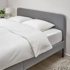 Slattum Bettgestell Gepolstert Knisa Hellgrau 180x200 Cm Ikea Osterreich Upholstered Beds Grey Bed Frame Upholstered Bed Frame