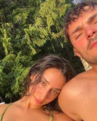 Simone Fessant's Instagram, Twitter & Facebook