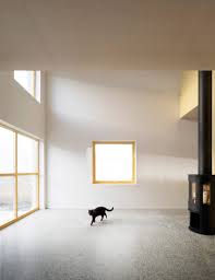 grey prefab stockholm house features colourful walls and yellow wooden windows プレハブ住宅 建築デザイン 家