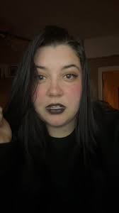 Emily Bratcher (@xqueen_emx)