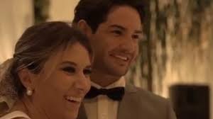 Rebeca abravanel, atualmente titular do roda a roda jequiti, é a filha 'número 5' de silvio santos e tem antes de pato, rebeca teve um outro pretendente famoso: Alexandre Pato E Rebeca Abravanel Divulgam Video Da Cerimonia De Casamento Secreta Verso Diario Do Nordeste