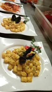 Maybe you would like to learn more about one of these? Gnocchetti Al Ragu Di Mare In Giallo E Tagliolini In Sugo Di Scampi Foto Di Antica Tipica Trattoria La Moretta Ancona Tripadvisor
