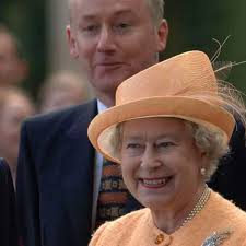Disgraced banker Fred Goodwin loses role as financial adviser to Queen
