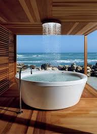 Der Inbegriff Der Entspannung Eine Freistehende Runde Badewanne Mit Regendusche Dekoration Diy Home Decor Luxus Badewanne Freistehende Badewanne Regendusche