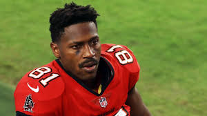 Ripping a player's helmet off and socking him in the face. Nach Vergewaltigungs Vorwurfen Antonio Brown Soll Zahlen Promiflash De