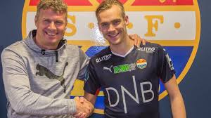 I sin siste sesong for strømsgodset spilte jim johansen 20 kamper, scoret 5 mål og pådro seg gule og røde kort. Her Er Var Nye Nummer 9 Stromsgodset