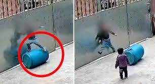 Collection by 1 power lifter. Horrifying Moment Boy 3 Hangs Himself Before Rescue