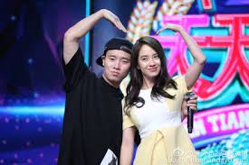Ji hyo and gary together they are really cute but it seems like ji hyo is happier when she is with chen bolin. Song Jihyo And Gary S Surprising Skinship And Kiss Running Man Running Man Korea Monday Couple