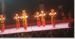 Tari lilin adalah sebuah tarian yang lirik lagu tari lilin mp3 terpopuler full download lagu tari lilin mp3 secara gratis di metrolagu. Tari Lilin Sumatera Barat Sejarah Fungsi Gerakan Busana Pengiring Perkembangan Tari Berbagaireviews Com