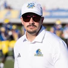 Evan Weinstein (@evanweinstrong)