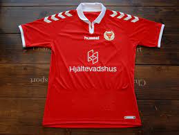 The club is affiliated to smålands fotbollförbund and play their home games at guldfågeln arena. Matchtrojan Uppe For Forsaljning Kalmar Ff