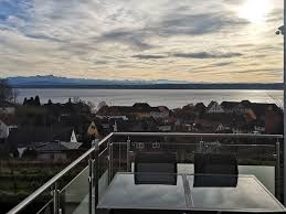 Die wohnung und die 52 m² große dachterrasse laden zum relaxen, grillen und sonnenbaden ein.meersburgs flair rührt von seiner einzigartigen altstadt mit sehenswürdigkeiten und der weitläufigen promenade. Ferienwohnung Im Obergeschoss Im Haus Seeblick Meersburg Firma Haus Seeblick F Familie Eigentumergemeinschaft Joachim Heidi Nico Und Timo Nannt