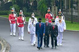 Dikatakan pria yang saat ini cuti sebagai bupati malinau untuk mengikuti kampanye di pemilihan kepala daerah (pilkada) provinsi kaltara tahun 2020, ia bersama cagub zainal arifin paliwang sebelum menyusun program terlebih dahulu mendengar aspirasi dari berbagai lapisan masyarakat kaltara. Presiden Jokowi Lantik Gubernur Dan Wakil Gubernur Kalimantan
