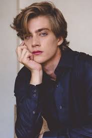 ﾟ 𝘱𝘪𝘯𝘵𝘦𝘳𝘦𝘴𝘵 𝘱𝘢𝘷𝘭𝘹𝘷𝘦 顔 写真 ポーズ 男 メンズ ヘアスタイル