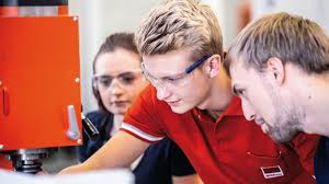 Mecof, azienda leader nel settore delle macchine utensili, fondata a ovada (al) nel 1947, gode di ottima reputazione presso i partner dei settori automobilistico. Emco Drehmaschinen Frasmaschinen Erzeuger Cnc Ausbildung Schulung Emco Werkzeugmaschinen Drehmaschinen Frasmaschinen Zum Cnc Drehen Und Frasen