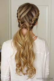 3 Easy Pretty Gym Hairstyles Coiffures Simples Idees De Coiffures Coiffure