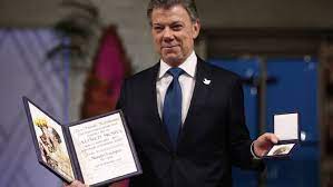 El comité noruego del nobel ha otorgado el premio al presidente colombiano juan manuel santos por sus esfuerzos significativos con el objetivo de poner fin a la guerra civil en el país. Juan Manuel Santos Tras Recibir El Nobel De La Paz Hay Una Guerra Menos En El Mundo Y Es La De Colombia Internacional El Pais