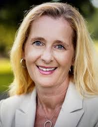 Kellie Tatro's Instagram, Twitter & Facebook