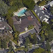 Amazon's jeff bezos has purchased the most expensive house in los angeles and facebook's mark zuckerberg is calling for new regulation on big tech. Jeff Bezos S House In Beverly Hills Ca Google Maps