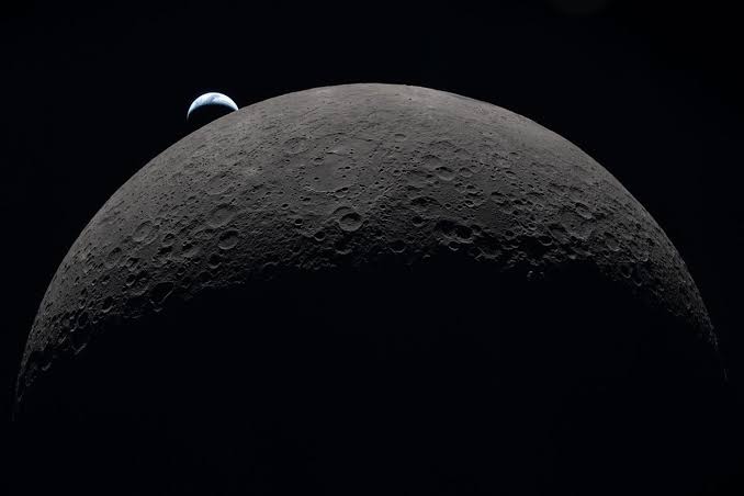 NASA: Microbes can survive for days on the Moon's South Pole | heise online