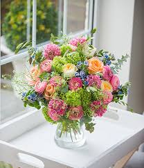Send wide range of flowers, flower gifts for birthday, mixed arrangements, anniversary flowers, valentine's gift, wedding order flowers online from our international florist shop. Shop Moutan