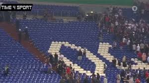 Anhänger beider vereine gingen auf der tribüne nahe des gästeblocks. Hooligans Fight Schalke Vs Frankfurt Massenschlagerei 18 04 2018 Hd Youtube