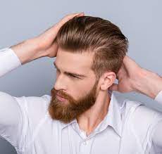 Itu terjadi setelah ia tertangkap kamera mencabut rambut kemaluannya dan melemparkannya ke piring makanan. Keren Dan Trendi Dengan 10 Gaya Rambut Pria Kekinian 2019