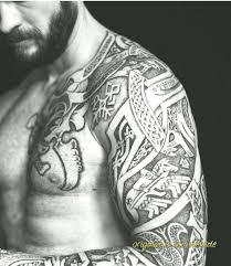 Tattoo Ideen Frauen 2019 Viking Tattoos Mann Oberarm Tatowieren Tattoo Mit Vielen Elementen Tatt Wikinger Tattoos Skandinavisches Tattoo Tattoo Ideen Frauen