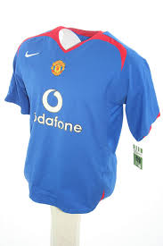 Find the perfect cristiano ronaldo manchester united stock photos and editorial news pictures from getty images. Nike Manchester United Jersey 7 Cristiano Ronaldo 2004 06 Vodafone Blue Men S S M L Xl Xxl Shirt Buy Order Cheap Online Shop Spieler Trikot De Retro Vintage Old Football Shirts Jersey From Super Stars