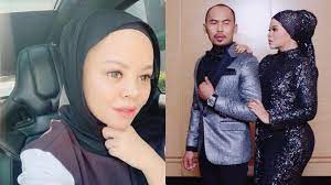 Selain menyabet penghargaan sebagai artis wanita terbaik, siti nurhaliza juga terpilih sebagai artis wanita. Siti Sarah Pakai Tudung