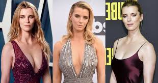 Betty gilpin attends the premiere of warner bros. 41 Hottest Pictures Of Betty Gilpin Cbg