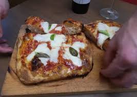 Quella alta, soffice, dal bordo e la base un pò croccanti. Recipe Of Award Winning Pizza In Teglia Ricetta