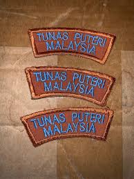 Pusat pentadbiran persatuan pandu puteri malaysia ialah di singapura sehingga tahun 1956. Lencana Tunas Puteri Women S Fashion Accessories On Carousell