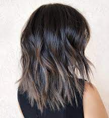 In tema di tagli capelli di media lunghezza alla moda, volume e naturalezza sono la regola, insieme a combinazioni colore nuove e inaspettate. 50 Migliori Tagli Di Capelli A Strati Di Media Lunghezza Nel 2022 Capellidistile It