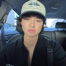 Kelsey Goetz's Instagram, Twitter & Facebook