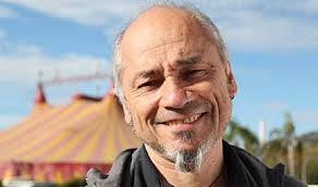 Omar Rincón crítico de televisión colombiano: Lo que necesitamos en el país  son más canales para mejorar la oferta televisiva