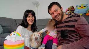 Μια δύσκολη απώλεια καλούνται να διαχειριστούν ο ευτύχης μπλέτσας και η σύζυγός του ηλέκτρα αστέρη λίγο καιρό πριν γίνουν γονείς για δεύτερη φορά. O Eytyxhs Mpletsas 8a Ginei Mpampas Gia Deyterh Fora