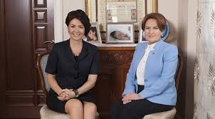 Gürses haberde, bahçeli'ye aşı yapan hemşirenin darp edildiğinin yazdığını söyledi. Iyi Parti Lideri Meral Aksener Ozlem Gurses E Konustu Feto Nun Yerini Peko Ler Alacak Yerelin Gundemi