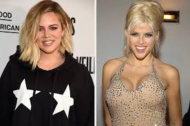 Khloe kardashian is being dragged for allegedly editing a photo she posted on instagram. Khloe Kardashian S Anna Nicole Smith Inspired Photo Shoot