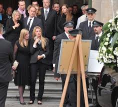 Syklisten mistet livet etter et fall på den 3. Elke Weylandt Het Is Niet Het Wielrennen Dat Mijn Broer He Gazet Van Antwerpen Mobile