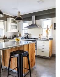 La Renovation De La Chaleureuse Maison D Un Designer D Interieur Planete Deco A Homes World En 2020 Interieur Design Interieur De Cuisine Maison
