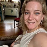 200+ perfiles de «Lorraine»