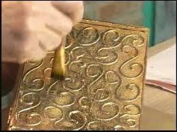 Caixa Forrada Com Papel De Seda Amassado Artesanato Com Papel Aluminio E Betume Pesquisa Google Tutorial De Decupagem Arte Com Cola Papel Aluminio