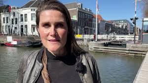 Zo kunnen vissen veilig van de ene kant naar de andere kant van een sluis soms worden ze dan opgegeten door aalscholvers. De Eerste Visdeurbel Ter Wereld Ging Vandaag Live In Utrecht Rtv Utrecht Youtube