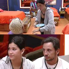 Duda mostrou para os demais peões as marcas que Carol fez em seu corpo após  confrontá-la ao vivo e revelou que a produção tirou fotos de seu braço como  evidência. A atriz