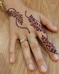 Nah, oleh sebab itu kami telah merangkum koleksi terbaru berkaitan dengan lukisan inai tangan corak henna simple yang dapat kamu jadikan inspirasi. Pin On Henna