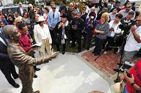 Tom Lopes statue unveiled