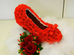 Número de identificação do vídeo 1031679389. Red Shoe Floral Tribute Funeral Floral Creative Flower Arrangements Flower Shoes